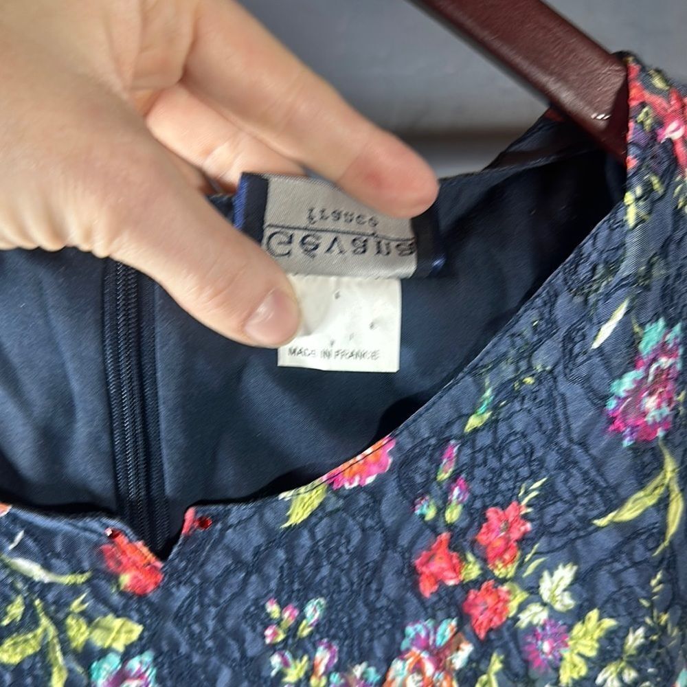 Blue Floral Sheath Dress with Sleeveless Design for Casual Occasions - Picture 3 of 9